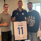 Forza Fussball Kunden mit ihrem Poster