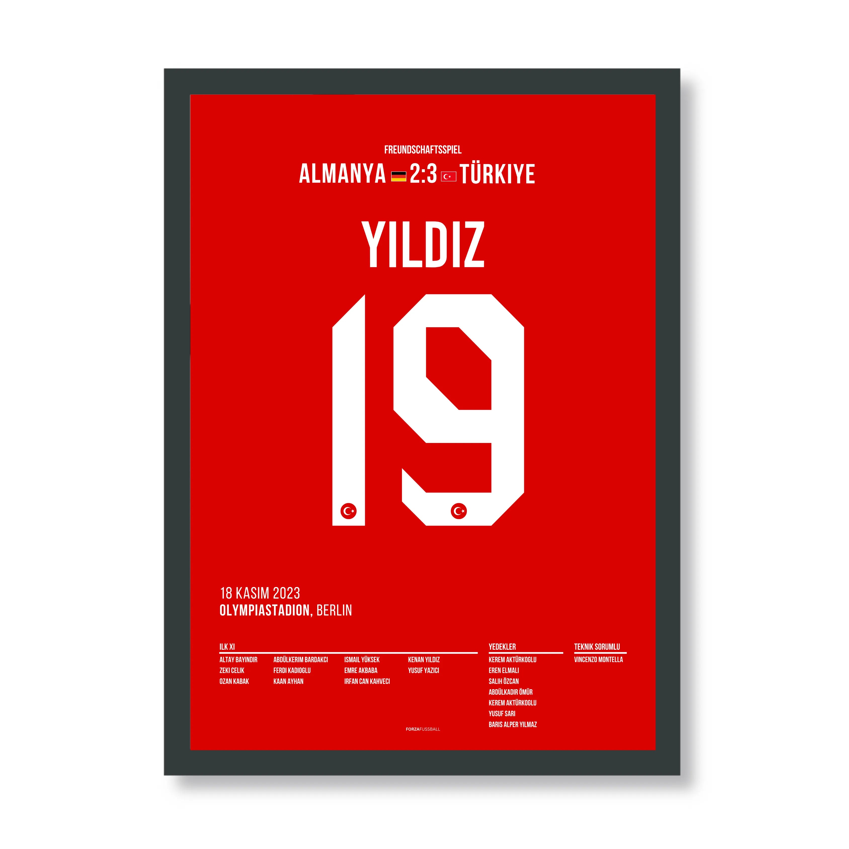 Kenan Yildiz knallt den Ball gegen Deutschland unter die Latte Fußball Poster mit Rahmen