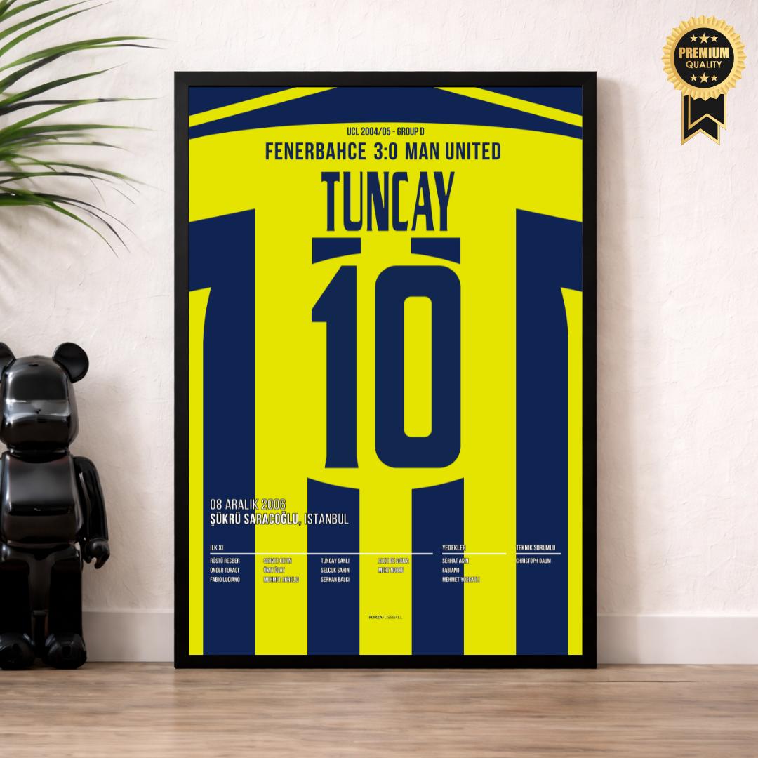 Tuncay Sanli wird zum Hattrick Hero gegen ManU Fußball Poster mit Rahmen