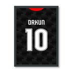Orkun Kökcü Besiktas Poster mit schwarzem Rahmen