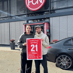 Forza Fussball Kunden mit ihrem Poster