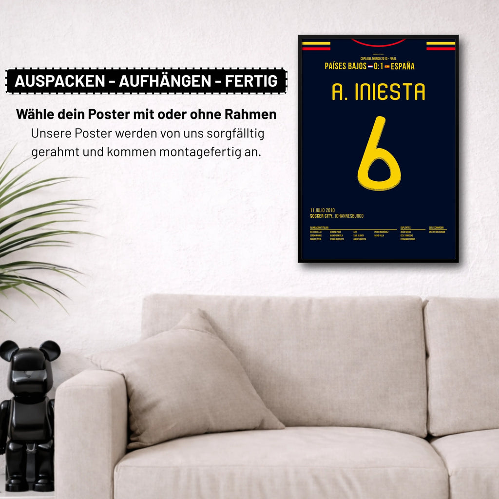 Don Andres Iniesta schießt Spanien zum WM Titel 2010 Fußball Poster mit Rahmen
